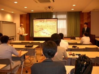 L쐳rɂuwԔ\͂IɔԃR~jP[Vc[̌EJx